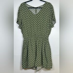 Old Navy Green Print Shorts Romper. Size XL.
